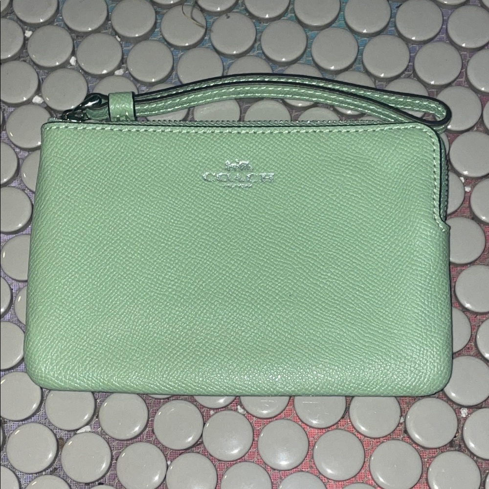 Coach NWT Leather Light Green Pistachio Corner Wallet Wristlet